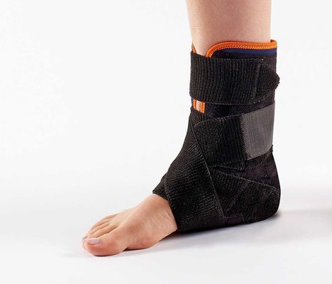 Breathable Abbildung 8-Knöchel-Klammer Soem verfügbar mit Plastikeinsatz